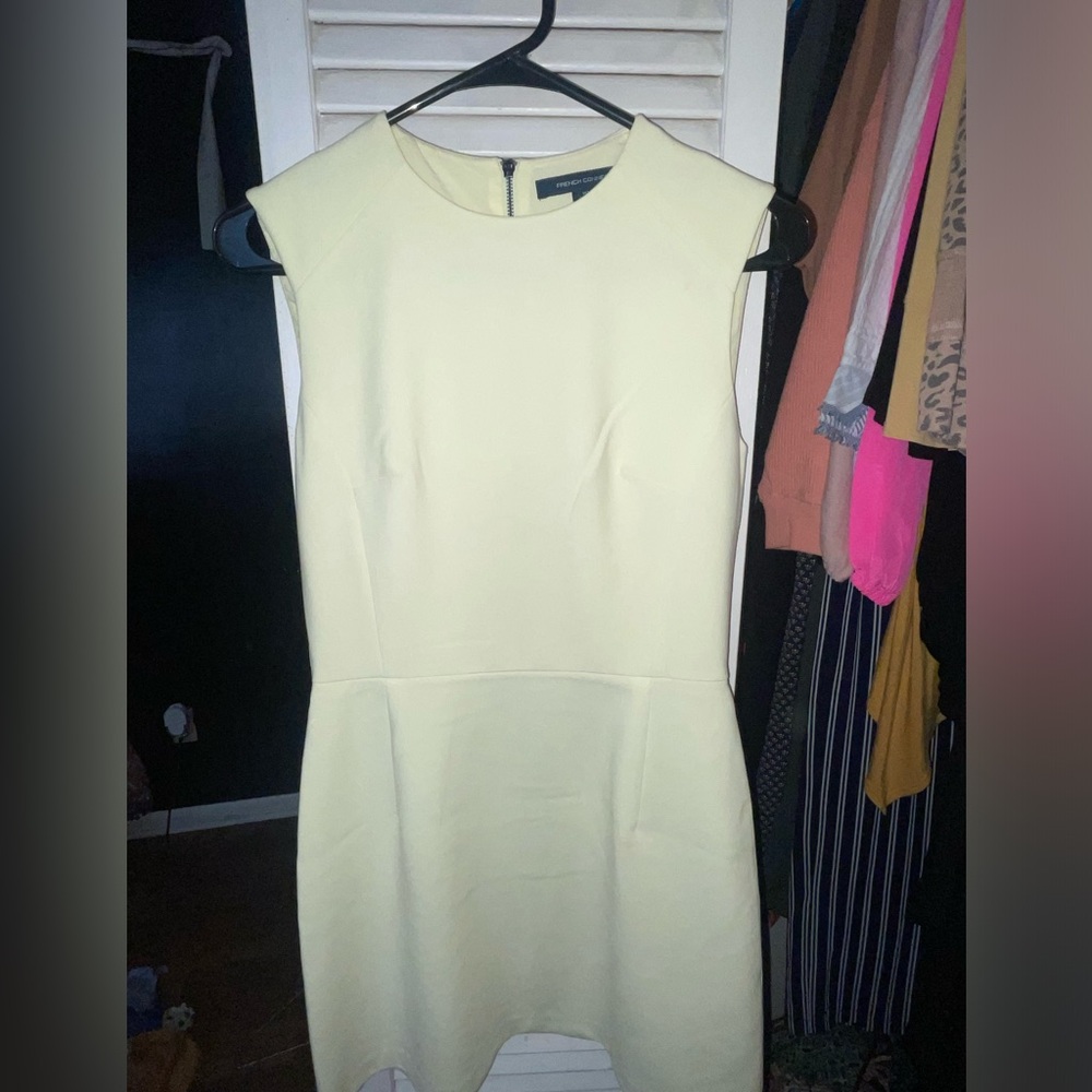 French Connection, size 4 NWOT, beautiful yellow, zipper in back